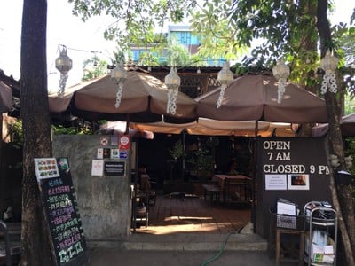 หน้าร้าน ต๋อง เต็ม โต๊ะ นิมมานเหมินท์ ซอย 13