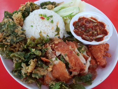ข้าวไก่กรอบ เต๊นท์ศาลาแดง (ร้านข้าวไก่กรอบ) ข้าวไก่กรอบ เต๊นท์ศาลาแดง (ร้านข้าวไก่กรอบ)