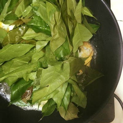 วิธีทำ ใบเหลียงผัดไข่ วิธีทำ ใบเหลียงผัดไข่
