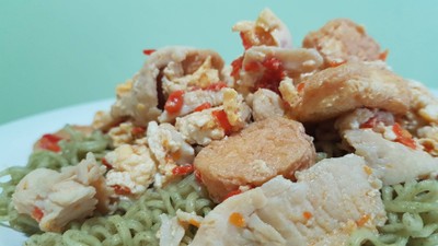 บะหมี่ผักเต้าหู้ไข่ไก่ไข่ผัดพริก