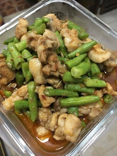 พริกแกงไก่ใส่ถั่วฝักยาว