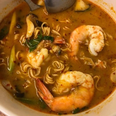 มาม่าต้มยำทะเลหม้อไฟ