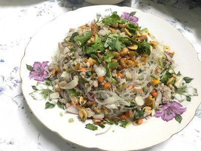 ยำวุ้นเส้น