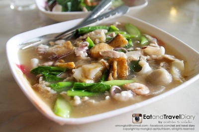 เส้นใหญ่ราดหน้าทะเล