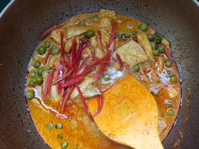 วิธีทำ พะแนงอกไก่นมสด