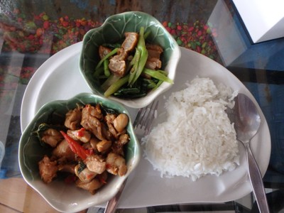 ข้าว + กะเพราไก่ + คะน้าหมูกรอบ