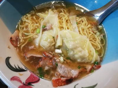 บะหมี่เกี๊ยวหมูแดง