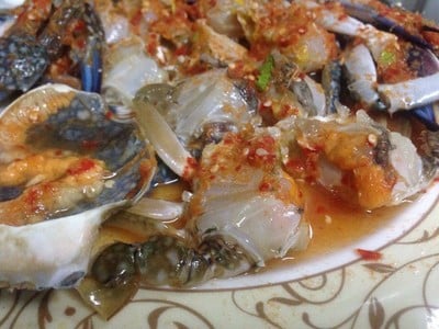 ปูม้าไข่ดองน้ำปลาราดน้ำจิ้มสูตรเด็ด