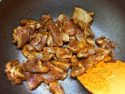 วิธีทำ พะแนงอกไก่นมสด