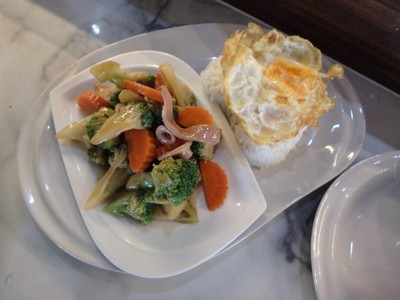 ข้าว + ผัดผัก + ไข่ดาว