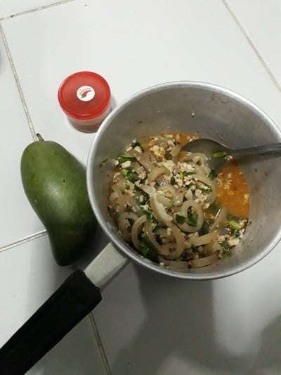 ลาบหนังหมูมะม่วงซอย
