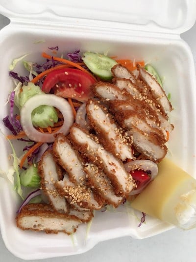 สลัดไก่ทอด น้ำสลัดโฮมเมด