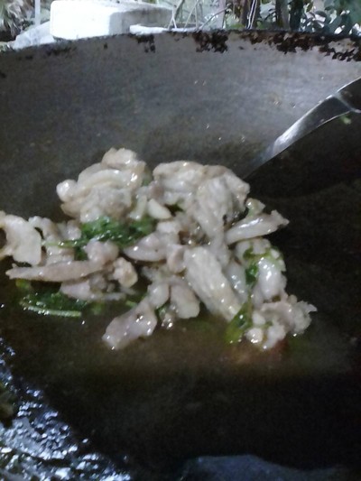 ผัดกระเพาะหมูชิ้น