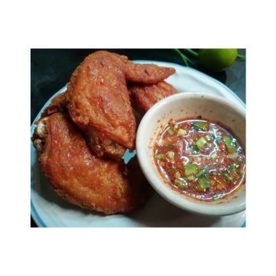 ปีกไก่บนทอดน้ำปลา