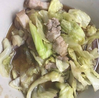 ผัดกะหล่ำปลีใส่หมู