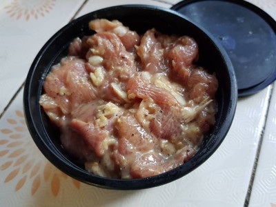วิธีทำ หมูกระเทียมหมักนมสด วิธีทำ หมูกระเทียมหมักนมสด