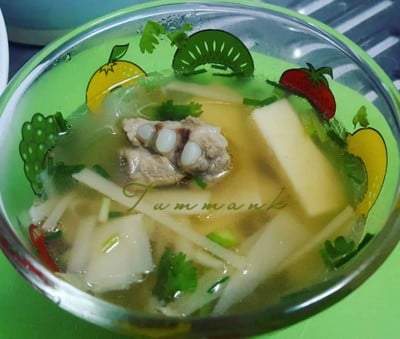 แกงจืดหน่อไม้สดซี่โครงหมู