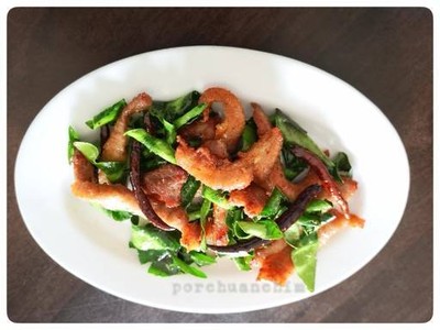 หมูแดดเดียวทรงเครื่อง