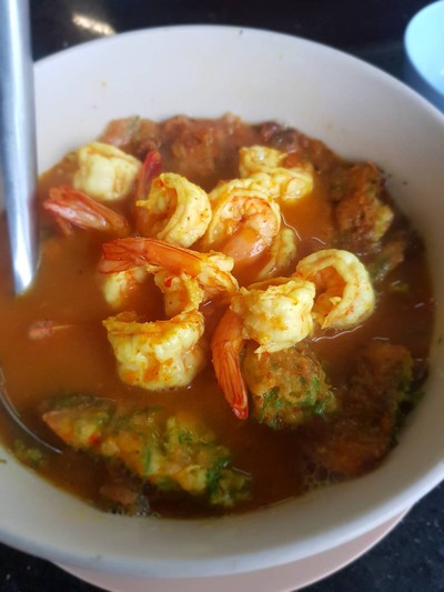 แกงส้มไข่ชะอมกุ้งสด