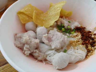 เส้นหมี่แห้งยำ