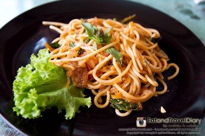 สปาเก็ตตี้ปลาสลิดทอด