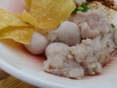 เส้นหมี่แห้งยำ