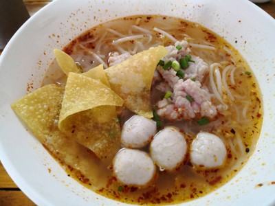 เส้นเล็กต้มยำ