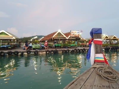 บรรยากาศ แพครูวิทย์ สาขา 1