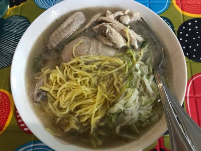 บะหมี่กลมน้ำไก่ไม่ใส่ตีนไก่+เลือด พิเศษ