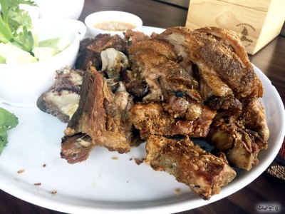 ขาหมูทอด