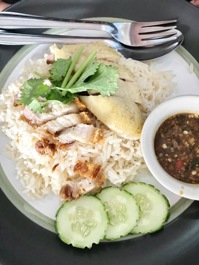 ข้าวมันไก่ หมูกรอบ