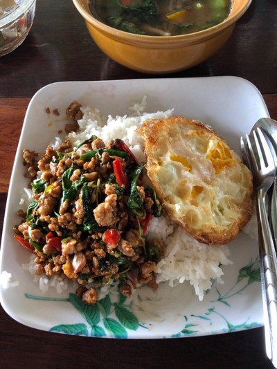 ผัดกระเพาะไข่ดาว