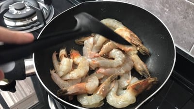 วิธีทำ กุ้งผัดพริกเกลือ วิธีทำ กุ้งผัดพริกเกลือ