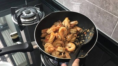 วิธีทำ กุ้งผัดพริกเกลือ วิธีทำ กุ้งผัดพริกเกลือ