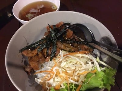 ข้าวหน้าหมูผัดซอส