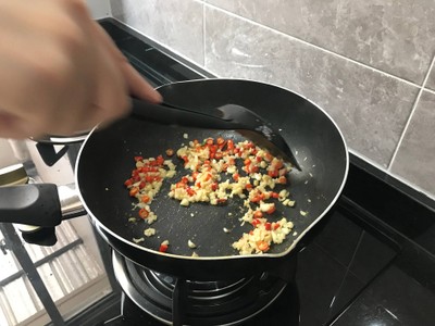 วิธีทำ กุ้งผัดพริกเกลือ วิธีทำ กุ้งผัดพริกเกลือ