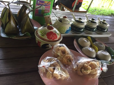 ระหว่างรอก๋วยเตี๋ยวก็ดูของหวานไปก่อนที่จริงมีไอศกรีมด้วยแต่ลืมถ่ายมา