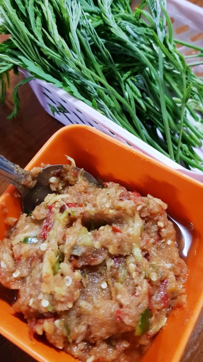 วิธีทำ ปลาสลิดแดดเดียวทอดกรอบ+น้ำพริกมะม่วง วิธีทำ ปลาสลิดแดดเดียวทอดกรอบ+น้ำพริกมะม่วง