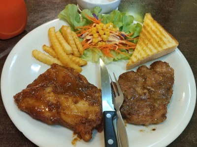 สเต็กหมูพริกไทยดำ