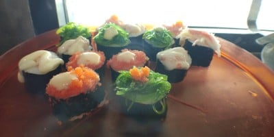 ซูชิ หน้าแน่นๆ