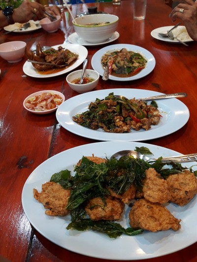 อาหาร หรือ เครื่องดื่ม