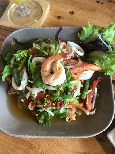 ยำมาม่า (ไก่สับ)