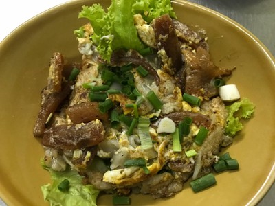 ก๋วยเตี๋ยวคั่วหมึกกรอบ