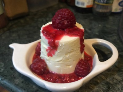 วิธีทำ White Chocolate Mousse Raspberry Sauce  จากวัตถุดิบเพียง4 อย่าง