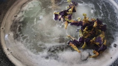 วิธีทำ ลูกตาลลอยแก้วน้ำเชื่อมอัญชัน