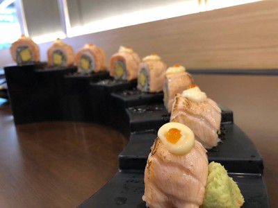 แซลมอนโรล