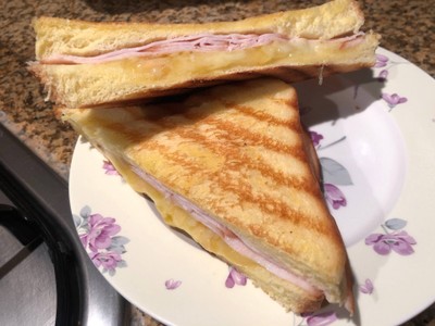 วิธีทำ Grilled Ham Cheese Sandwich