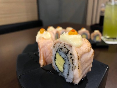 แซลมอนโรล