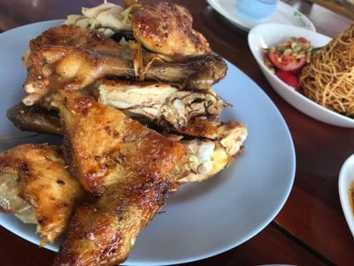 นิวไก่ย่างบัวตอง (New Gai Yang Baotong) สาขา 2 นิวไก่ย่างบัวตอง (New Gai Yang Baotong) สาขา 2