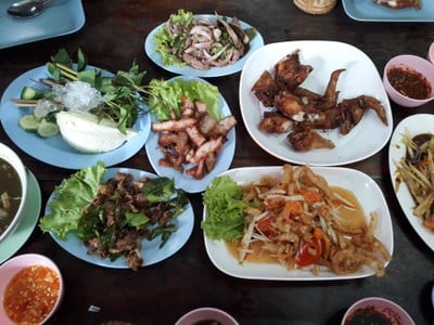 อาหาร หรือ เครื่องดื่ม
